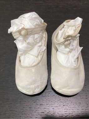 Antique white fine thin leather appropriate for baby shoes.  Likely from the lat